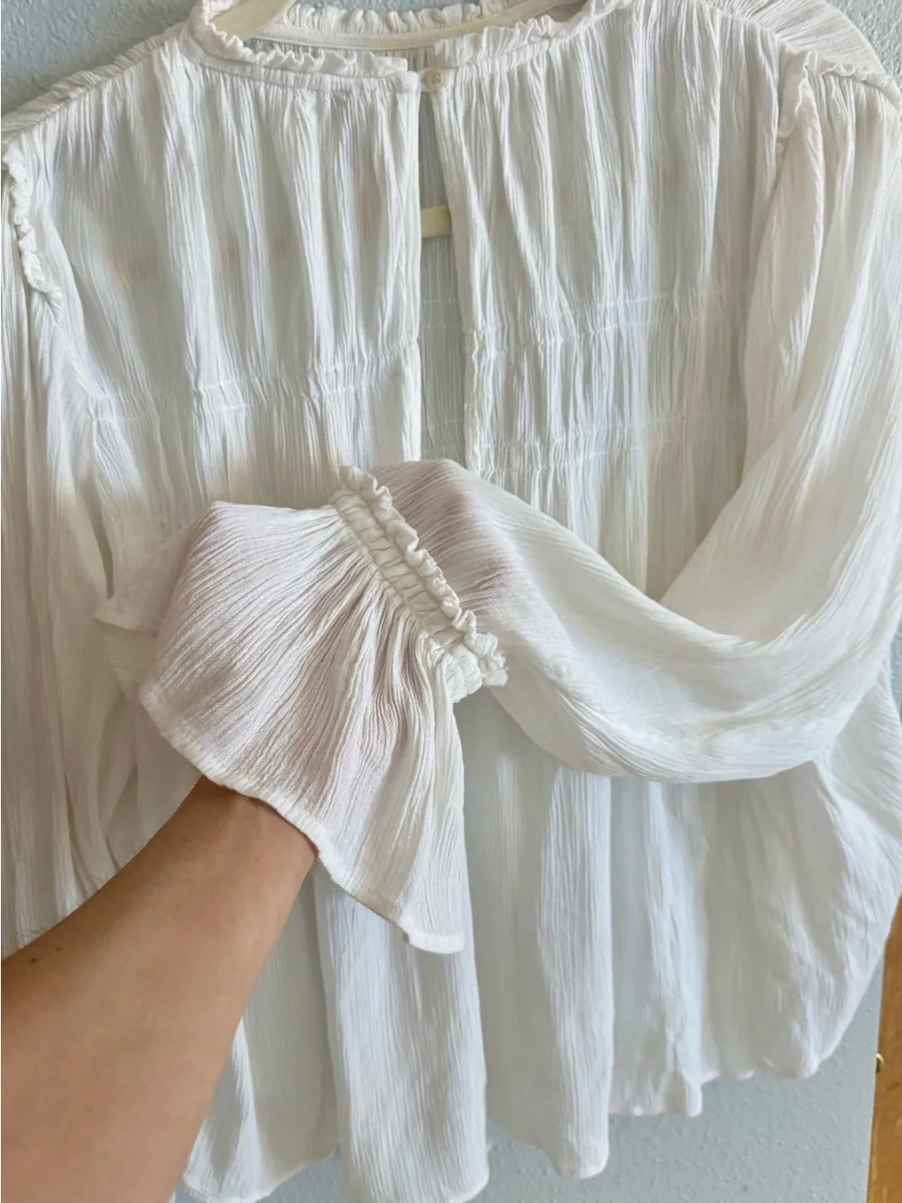Free People white Blouse Bell Cuffs S Lightweight Poet Style Top⭐️Like New⭐️